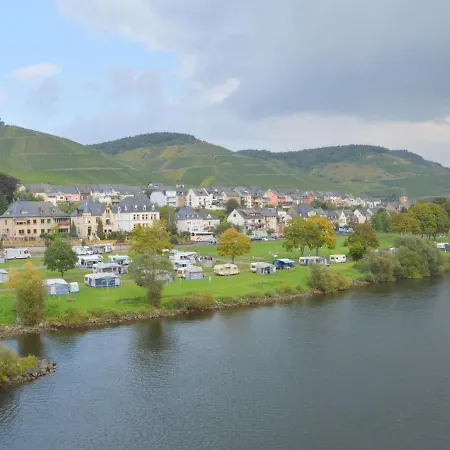Comfortable In Rachtigeifel Near Lake