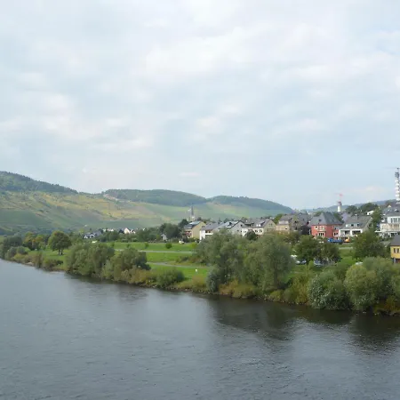 Holiday home Comfortable In Rachtigeifel Near Lake